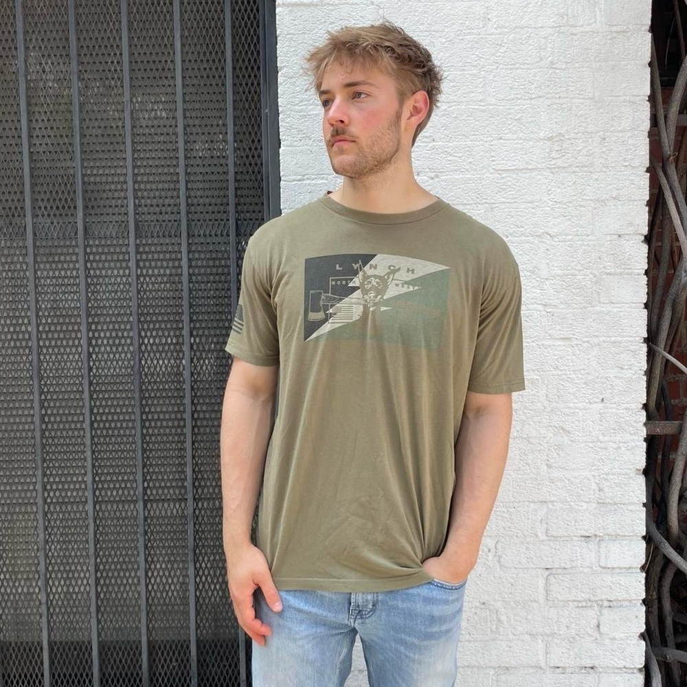vintage 90s style graphic t-shirt with a doberman military design sz L